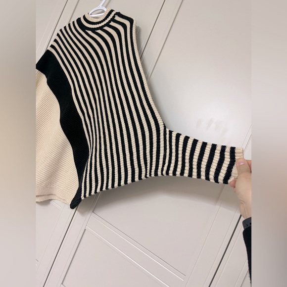 Suzy Shier Oversized Tunic - Picture 8 of 10